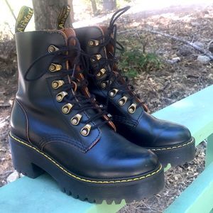 Dr. Martens Leona Boot